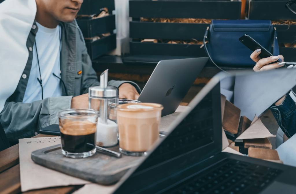 The Coffee Shop Effect: Why We Work Better in Cafés